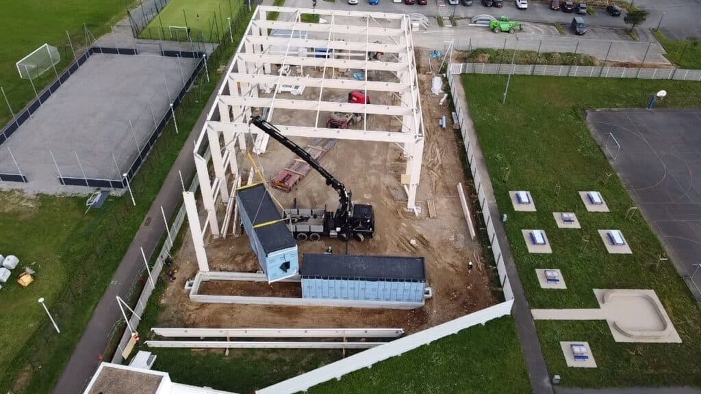 Vestiaire sportif construction modulaire bas-carbone architecture bois