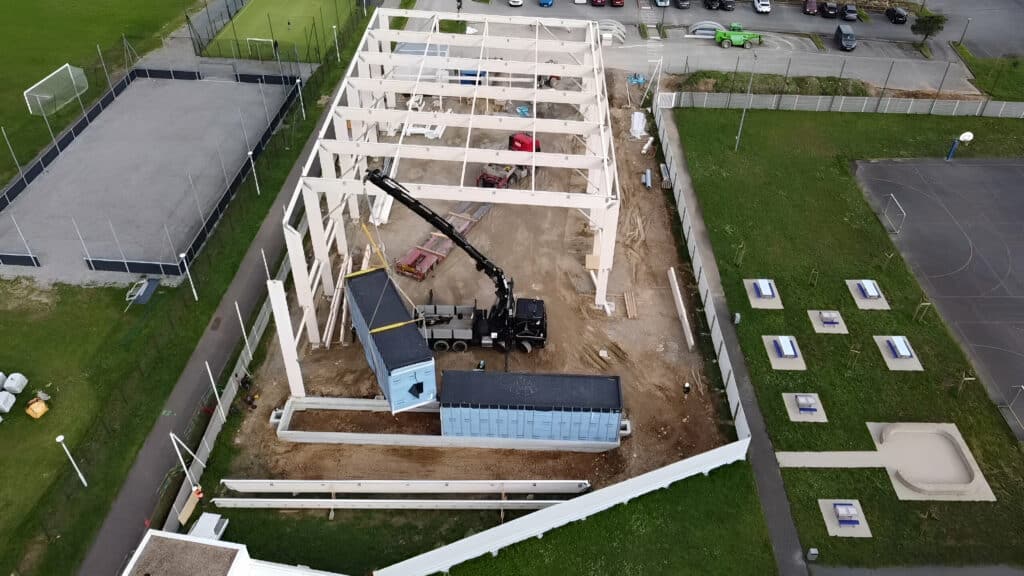 Vestiaire sportif construction modulaire bas-carbone architecture bois